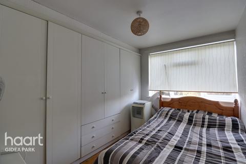 1 James Close, Romford, RM2 5UD