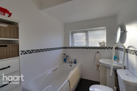 1 James Close, Romford, RM2 5UD