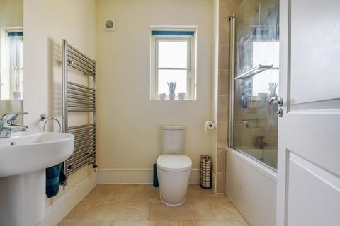 3 Bittern Close, South Cerney, Cirencester, GL7 5WN