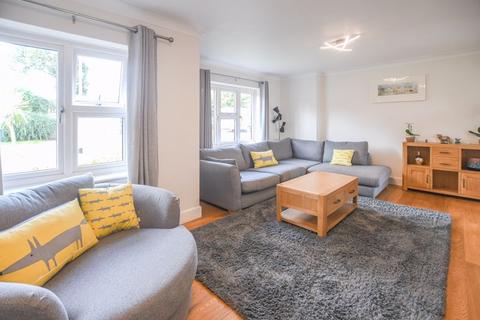 31 Blake Close, Walmer, Deal, CT14 7UB
