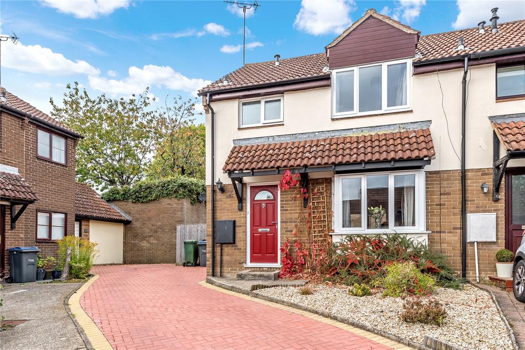 Woodshaw Mead, Royal Wootton Bassett, Swindon, SN4 3 bed end of terrace house £260,000