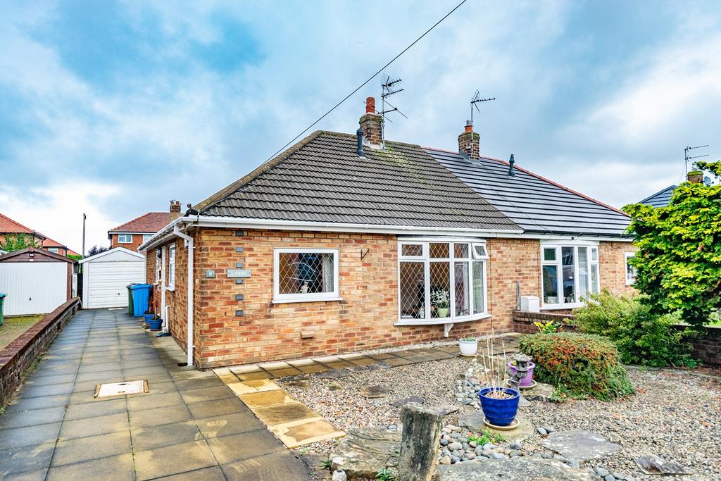Singleton Avenue, Lytham St Annes, FY8 2 bed semidetached bungalow £