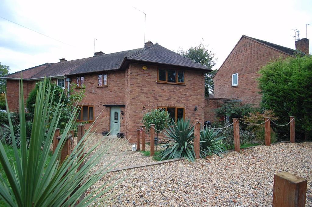 208, Castlecroft Road, Wolverhampton, WV3 3 bed semidetached house £
