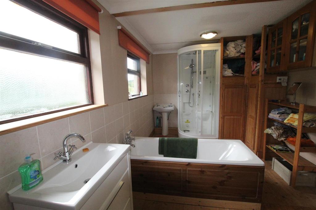 Bathroom.JPG