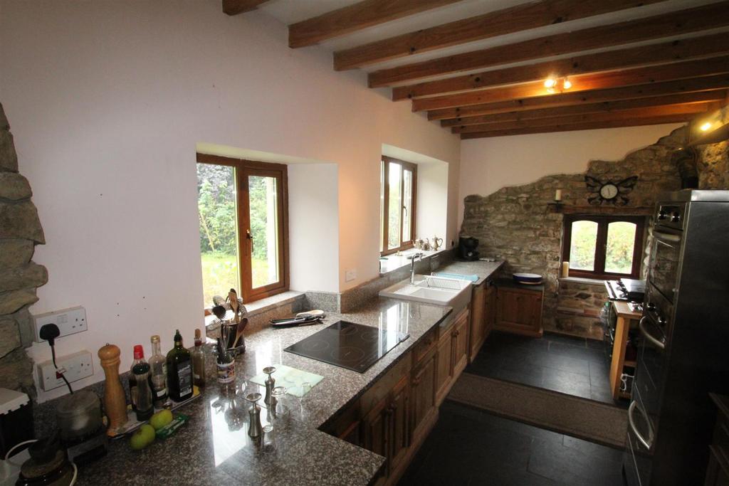 Kitchen 2.JPG