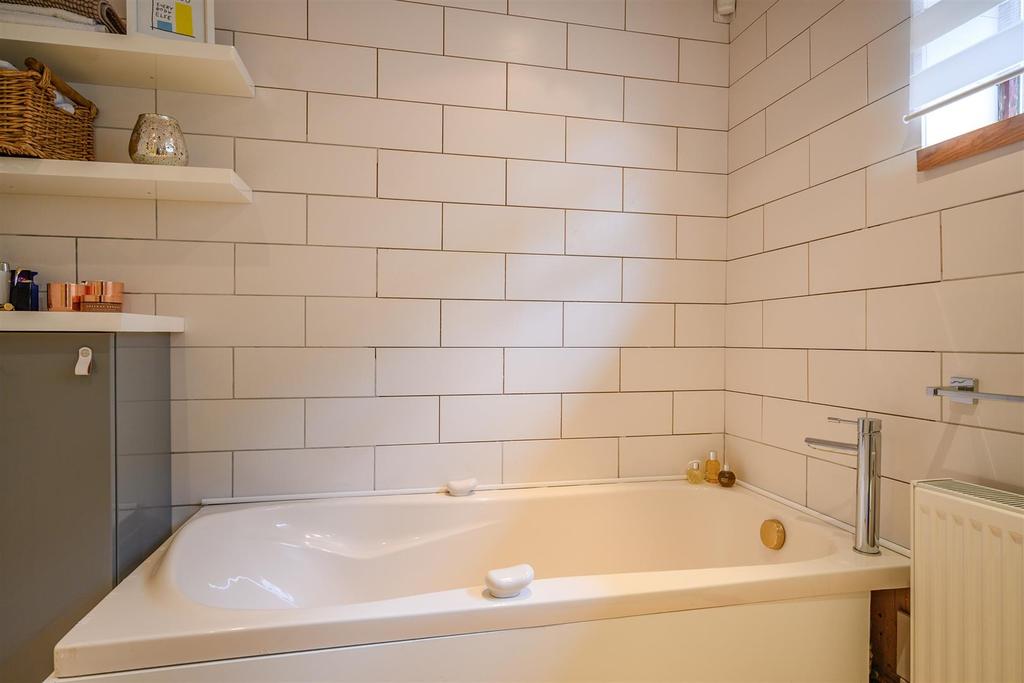 8481616-interior57.jpg
