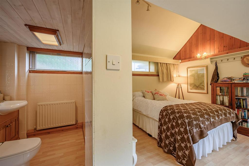 8481616-interior13.jpg