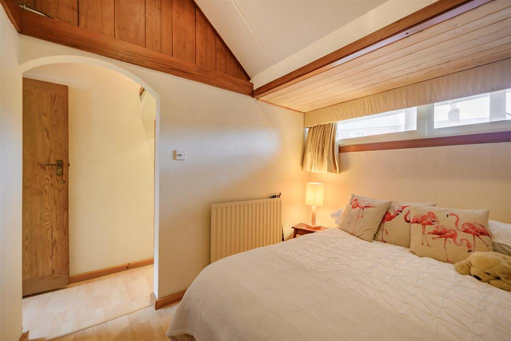 8481616-interior18.jpg