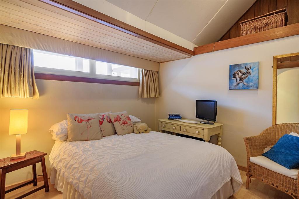 8481616-interior17.jpg