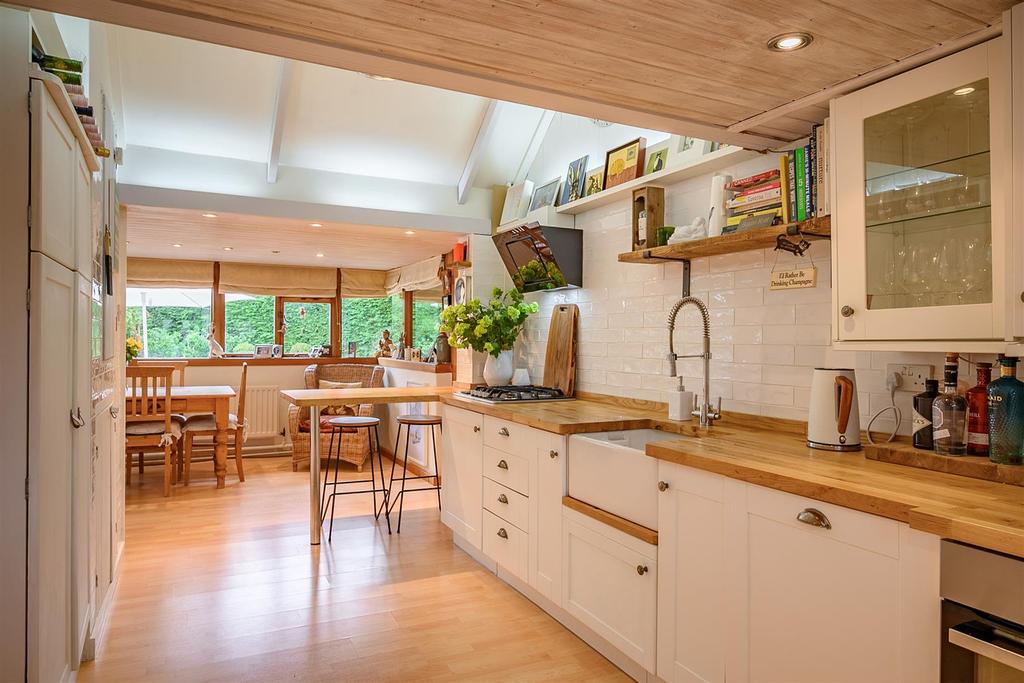 8481616-interior28.jpg