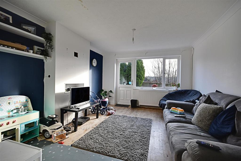 Stevens Close, BexhillOnSea 2 bed semidetached house £259,000