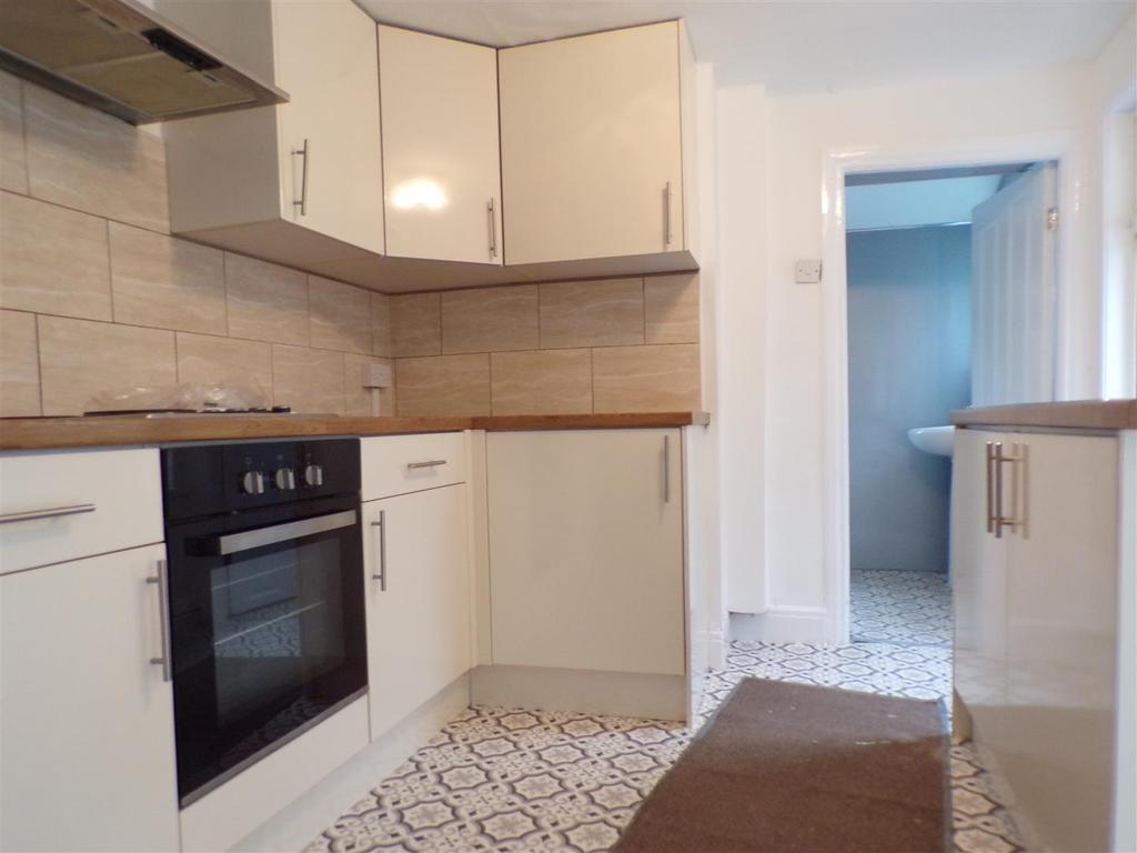 Conduit Street, Taibach 3 bed terraced house £595 pcm (£137 pw)