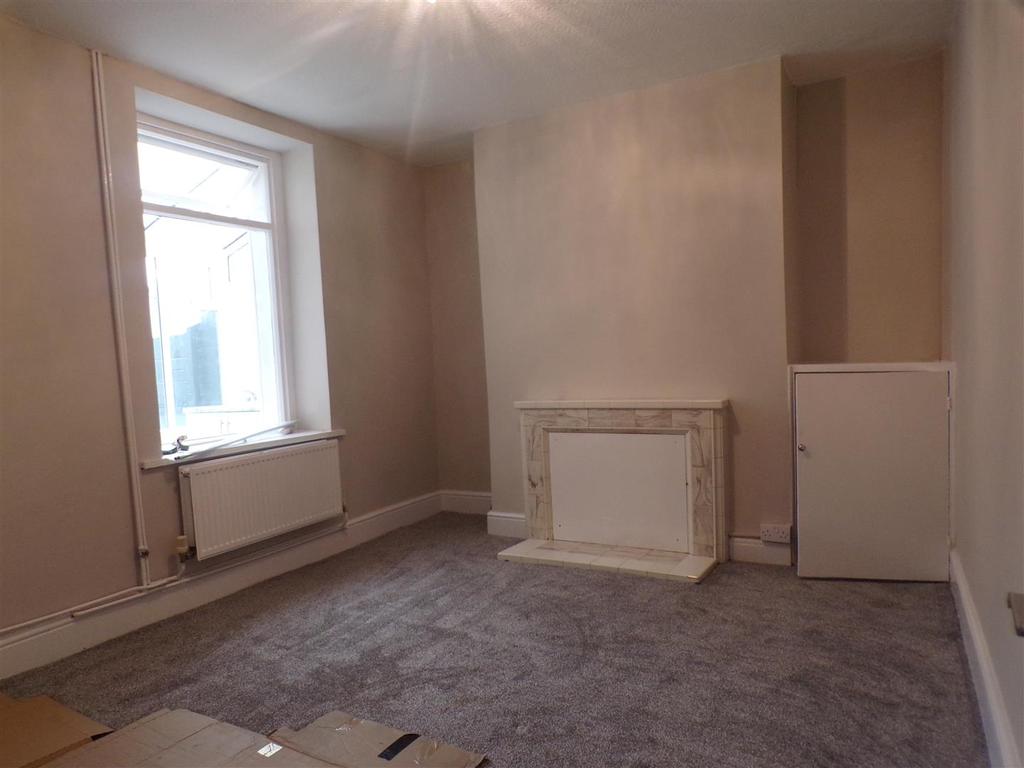 Conduit Street, Taibach 3 bed terraced house £595 pcm (£137 pw)