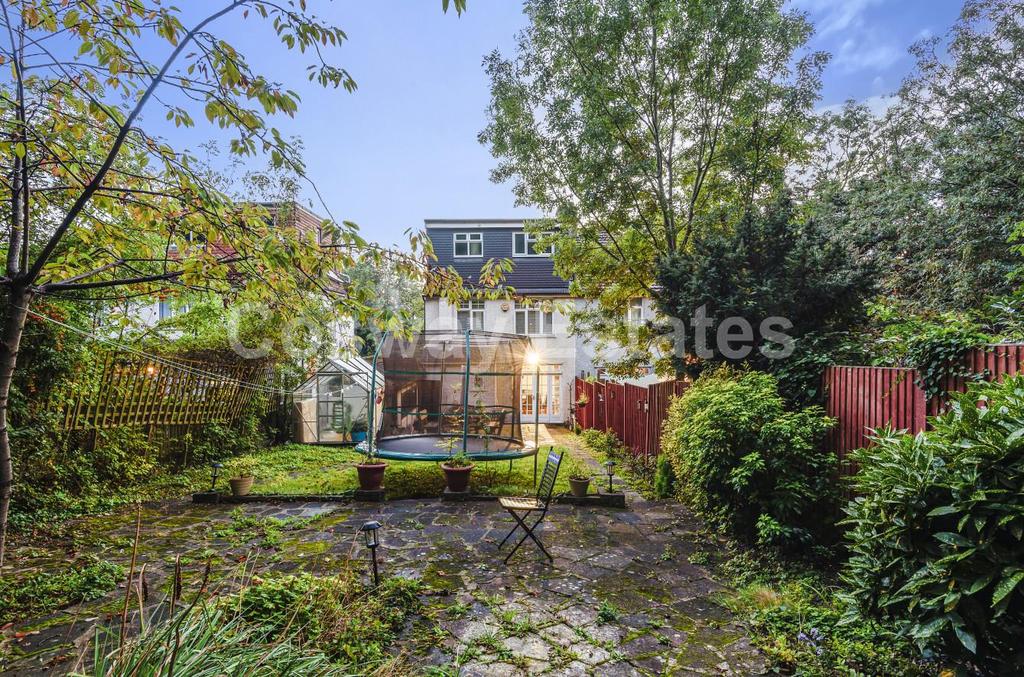 Bunns Lane, Mill Hill 5 bed semidetached house £780,000