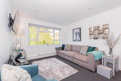 2 Hereford Close, Epsom, KT18 5DZ