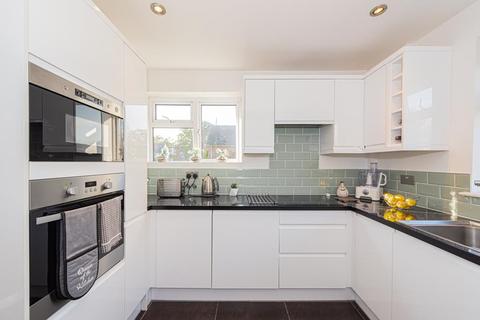 2 Hereford Close, Epsom, KT18 5DZ