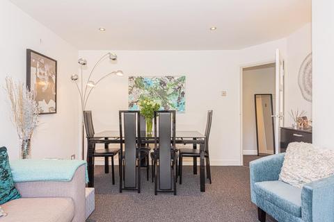2 Hereford Close, Epsom, KT18 5DZ