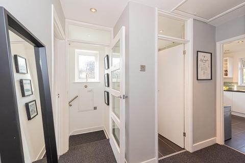 2 Hereford Close, Epsom, KT18 5DZ