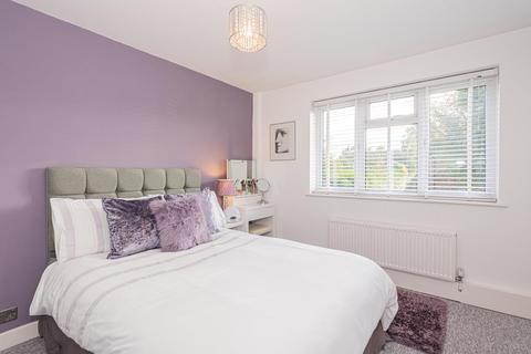 2 Hereford Close, Epsom, KT18 5DZ