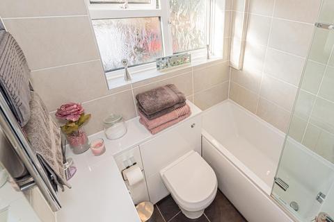 2 Hereford Close, Epsom, KT18 5DZ