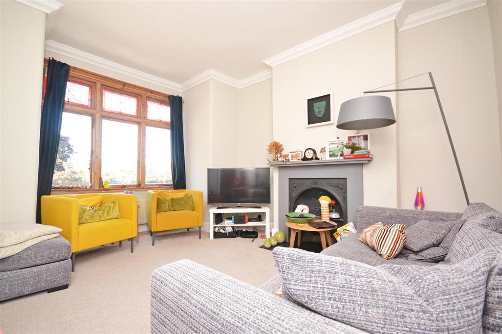 Moor Mead Road, St Margarets 3 bed to rent £2,700 pcm (£