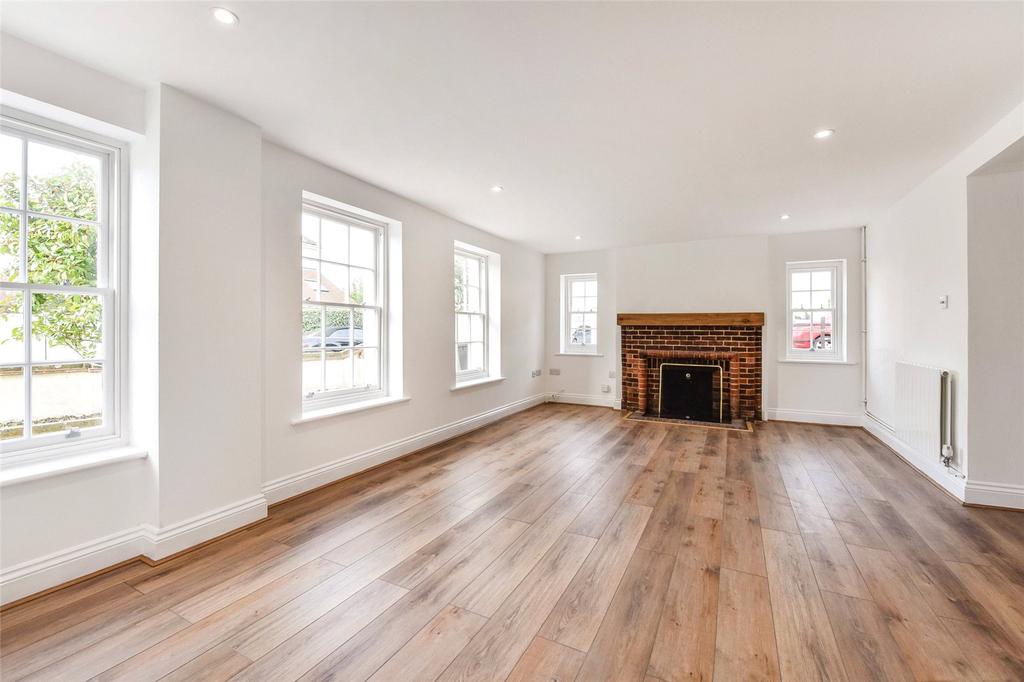 Sitting/Dining Room