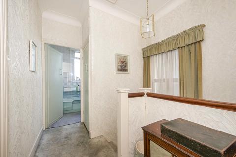 9 Park View, New Malden, KT3 4AZ