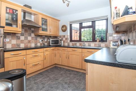 1 Beechcroft Drive, Bromsgrove, B61 0DS