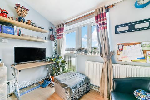 32 Kerwick Close, London, N7 9DJ