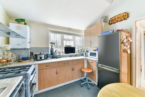 32 Kerwick Close, London, N7 9DJ