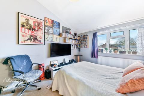 32 Kerwick Close, London, N7 9DJ