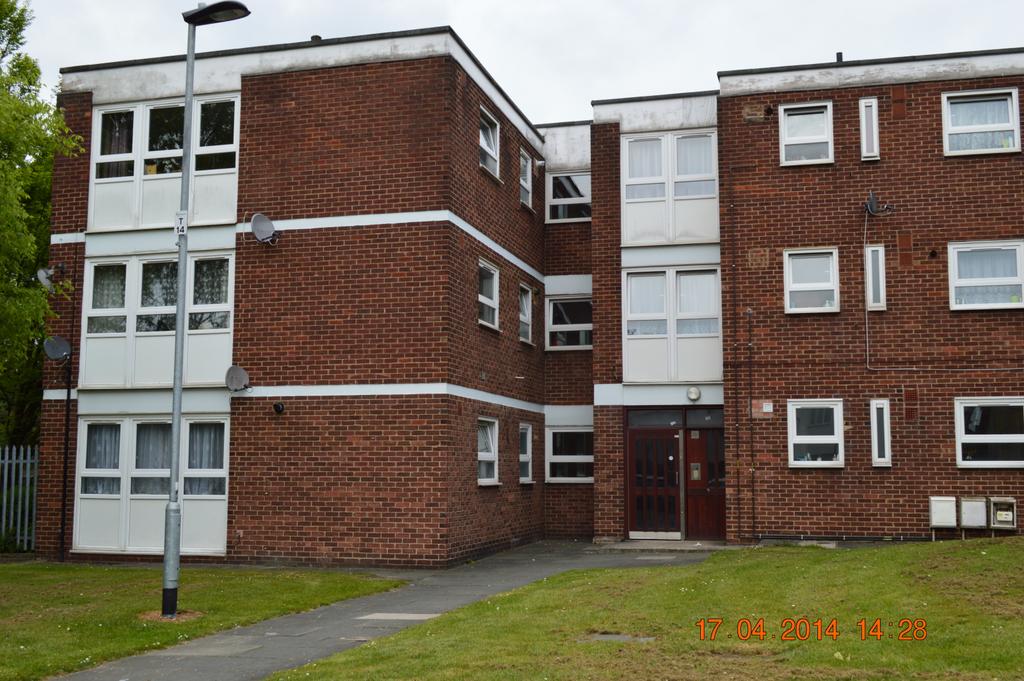 2 bedroom flat available to let in Thornhill Gard