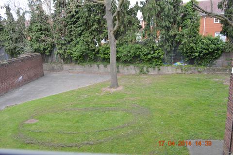 2 bedroom flat to rent, Thorhill Gardens,Barking, Essex, IG11