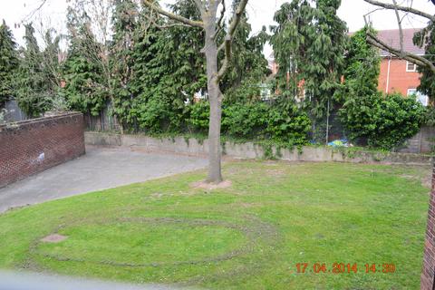 2 bedroom flat to rent, Thorhill Gardens,Barking, Essex, IG11