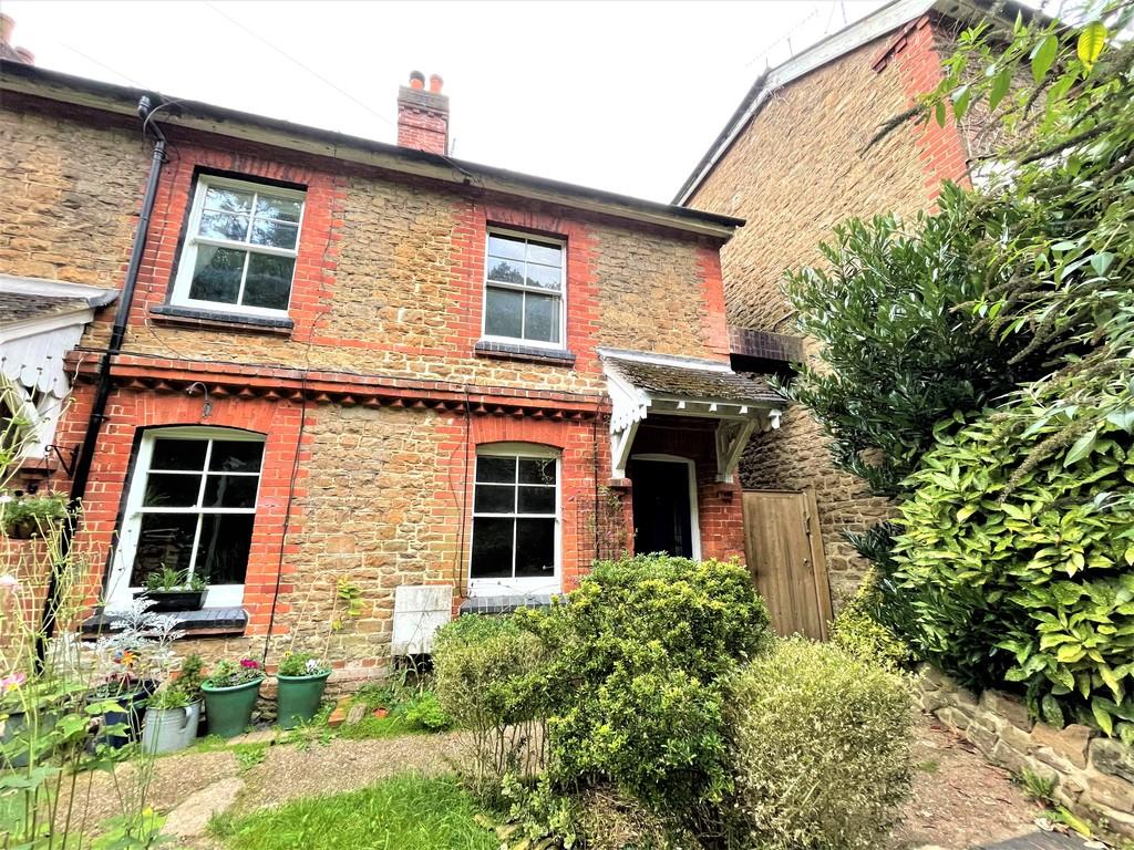 Eashing Lane, Godalming 2 bed end of terrace house £1,500 pcm (£346 pw)