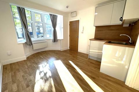 1 bedroom flat to rent, Antrobus Road, Chiswick, London