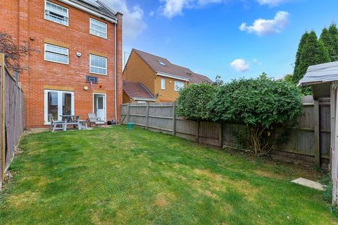 4 bedroom end of terrace house for sale - Villa Way, Wootton