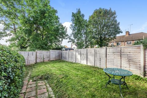 14, Amberley House Warwick Road, Barnet, EN5 5EG