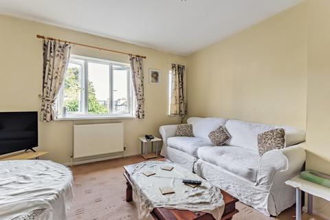 14, Amberley House Warwick Road, Barnet, EN5 5EG