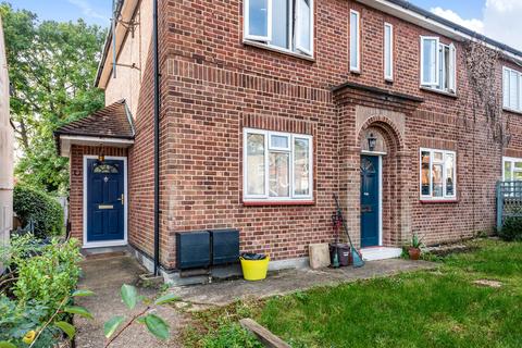 14, Amberley House Warwick Road, Barnet, EN5 5EG