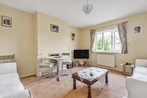 14, Amberley House Warwick Road, Barnet, EN5 5EG