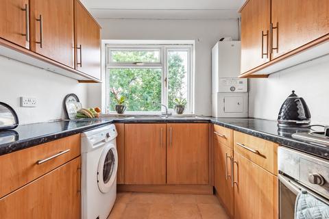 14, Amberley House Warwick Road, Barnet, EN5 5EG