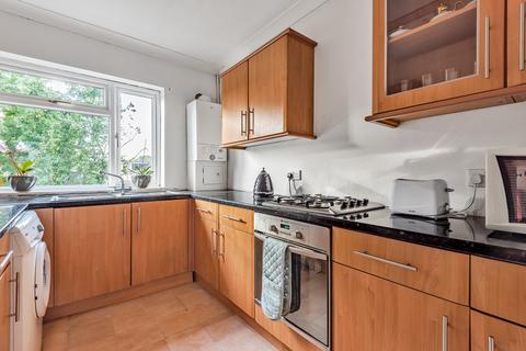 14, Amberley House Warwick Road, Barnet, EN5 5EG