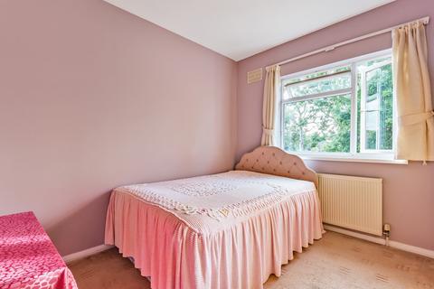 14, Amberley House Warwick Road, Barnet, EN5 5EG