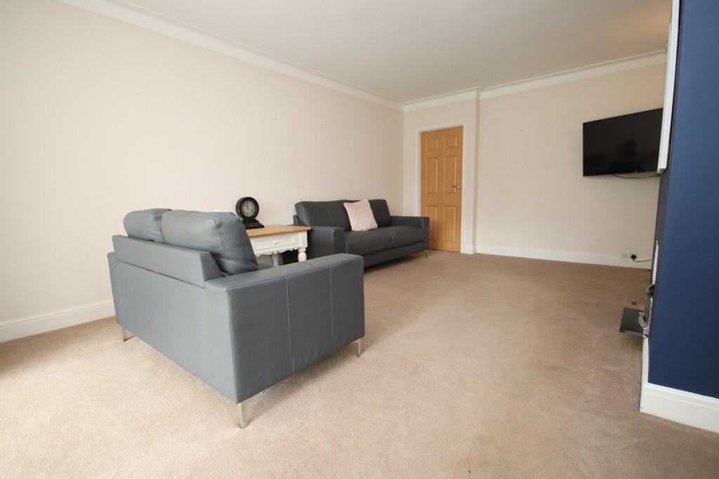 Monks Orchard, Dartford 4 bed link detached house £500,000
