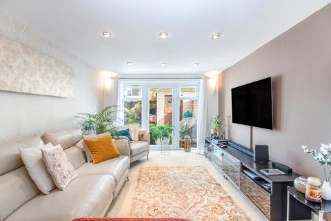 3 bedroom terraced house for sale - Forest Street, Forest Gate, London, E7
