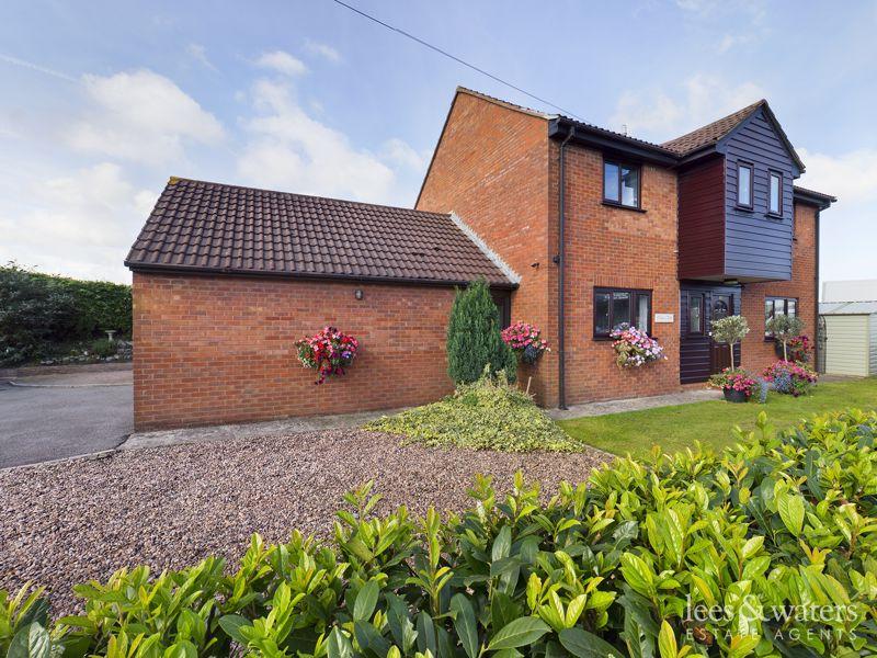 Bristol Road, Bridgwater 3 bed detached house £350,000
