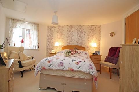 1 bedroom retirement property for sale, Limpsfield Road, Sanderstead, Surrey
