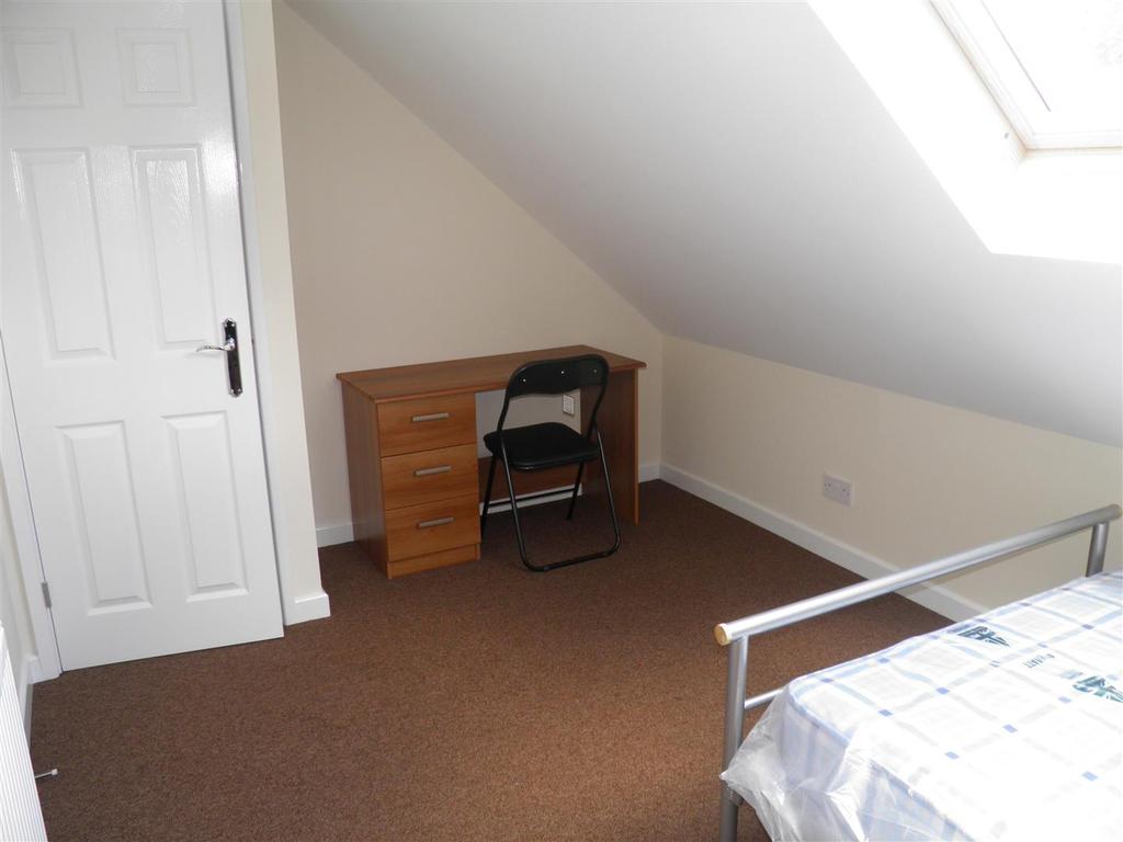 107 Beeston rd, bed 7.JPG