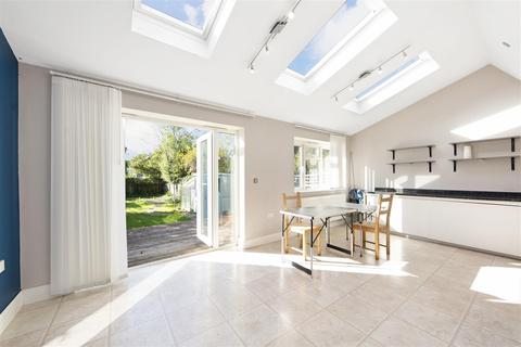 18 Heath Drive, London, SW20 9BG